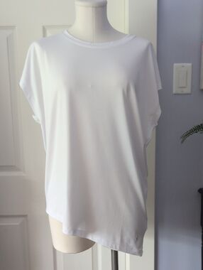 Women’s Indyeva Relaxed Crew Neck Top With Asymmetrical Hemline.